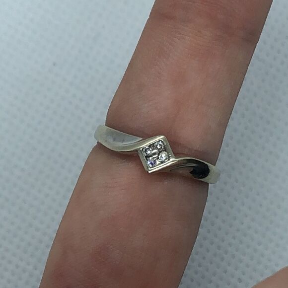 šĀ 10kāWhiteāGoldāDiamondāRing - Picture 7 of 8